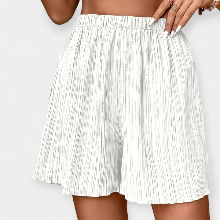 Shorts élégants avec plis