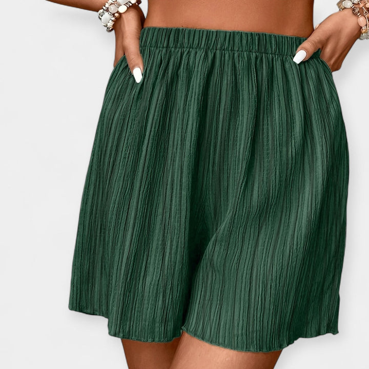 Shorts élégants avec plis