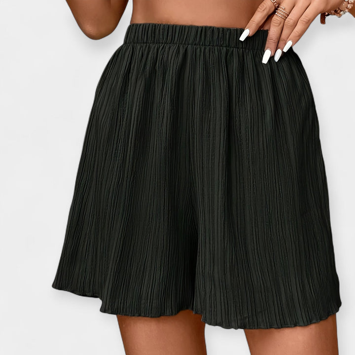 Shorts élégants avec plis