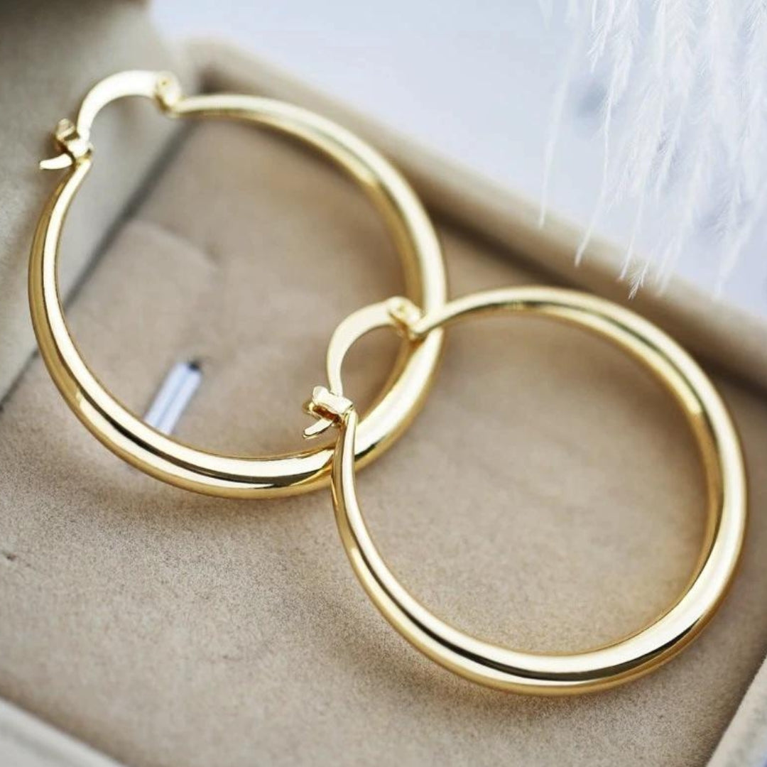 Boucles d'oreilles dorées à fort impact