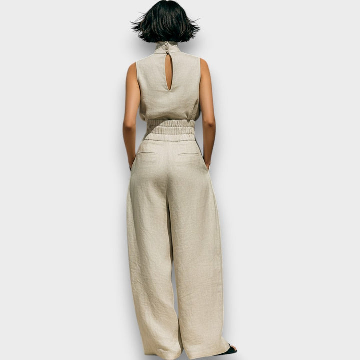 Un ensemble minimaliste pour femmes