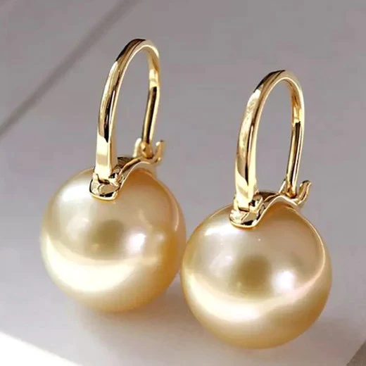 Boucles d'oreilles élégantes en or avec des perles
